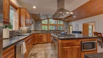 House, Multiple Beds, Balcony, Mountain View (Angora Mountain Lodge) | Private kitchen | Full-sized fridge, microwave, oven, stovetop