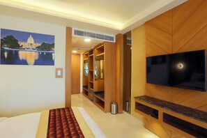 Kamar Double Deluks | Brankas, meja kerja, setrika/meja setrika, dan Wi-Fi gratis