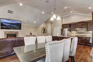 Dining - Tahoe Woods Heavenly - Walk to Beach & Gondola to Heavenly Ski (South Lake Tahoe)