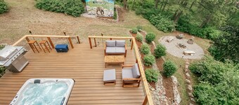 Grizzly Bear Lodge - Your Glacier Get-a-way