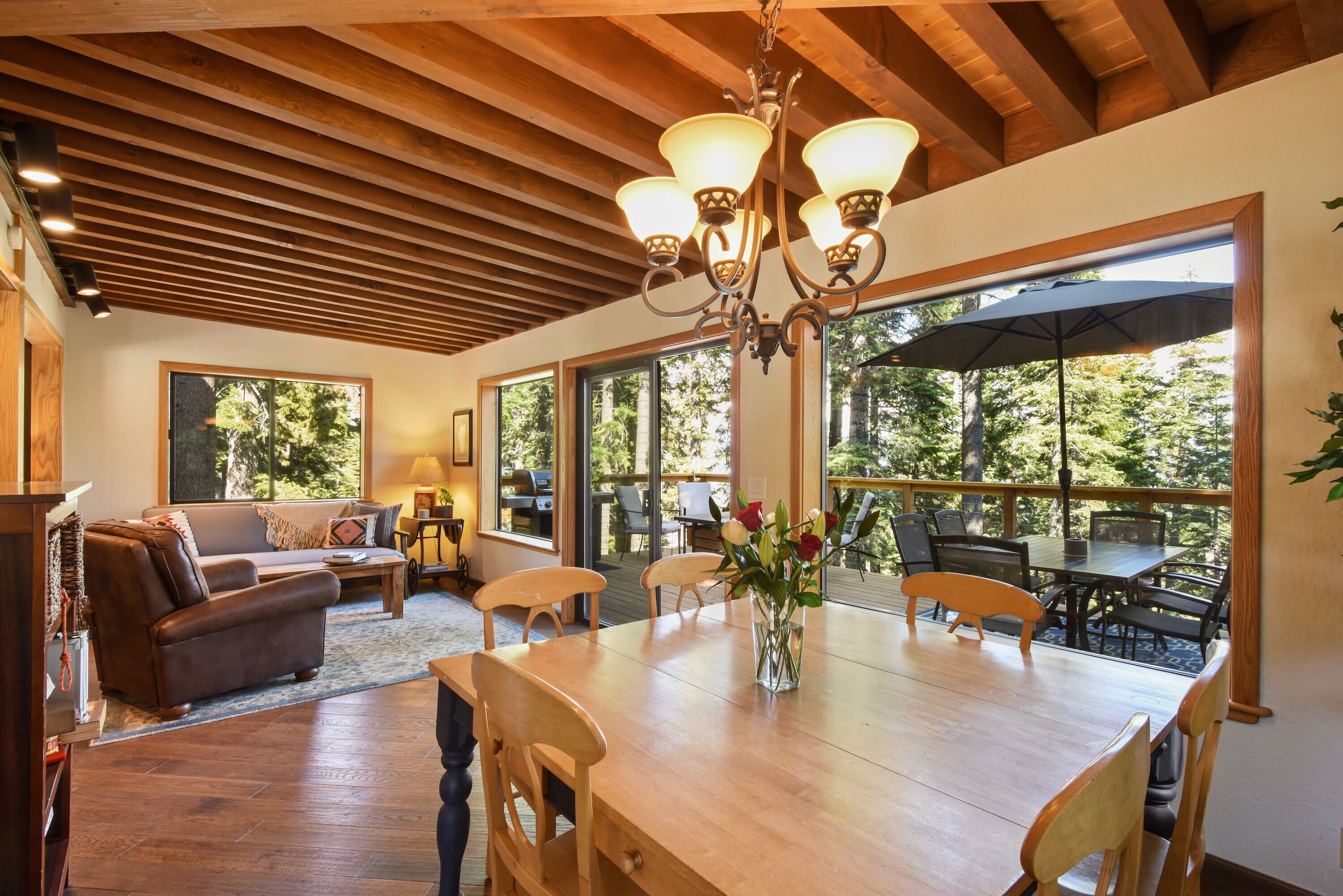 House, Multiple Beds, Hot Tub, Mountain View (Snowshoe Cabin) | Dining