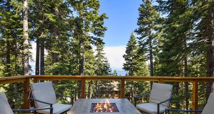 Snowshoe Cabin 3 Decks, BBQ & Hot Tub!
