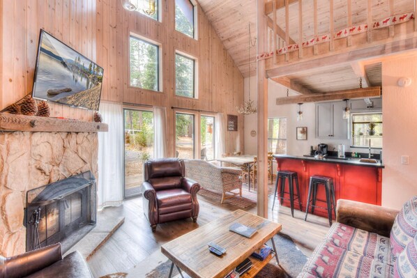 House, Multiple Beds, Patio, Mountain View (Rustic Tahoe Charm) | Living area | 42-inch flat-screen TV with digital channels, fireplace