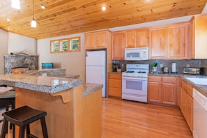 House, Multiple Beds, Patio, Mountain View (Cedar Chateau) | Private kitchen