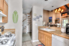 Townhome, Multiple Beds, Balcony | Private kitchen | Fridge, microwave, oven, stovetop - Lake Forest Villa Patio w/ BBQ (Tahoe City)
