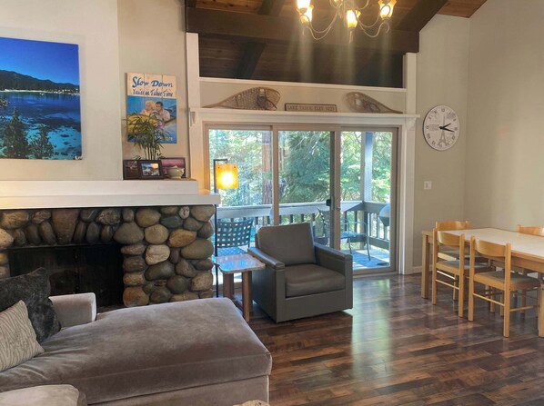 Townhome, Multiple Beds, Balcony | Living area | 42-inch flat-screen TV with digital channels, fireplace - Lake Forest Villa Patio w/ BBQ (Tahoe City)