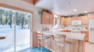 House, Multiple Beds, Patio, Mountain View (McKinney Estate) | Private kitchen | Full-size fridge, microwave, oven, stovetop