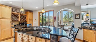 Massive Breckenridge Estate: Game Room & Hot Tub!