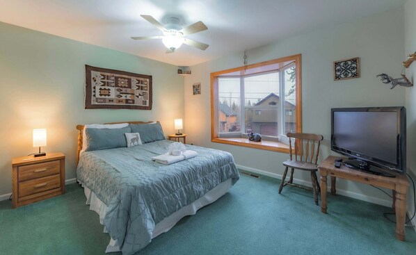 House, Multiple Beds, Patio, Mountain View (Elk Forest Escape)