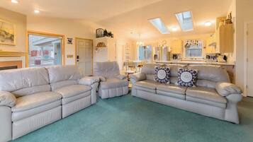 House, Multiple Beds, Patio, Mountain View (Elk Forest Escape) | Living area | 42-inch flat-screen TV with digital channels, fireplace