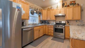 House, Multiple Beds, Patio, Mountain View (Elk Forest Escape) | Private kitchen | Full-sized fridge, microwave, oven, stovetop