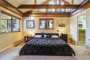 House, Multiple Beds, Hot Tub, Mountain View (Mountainside Overlook) | 4 bedrooms, individually decorated, individually furnished, desk