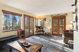 House, Multiple Beds, Hot Tub, Mountain View (Mountainside Overlook) | Living area | 42-inch flat-screen TV with digital channels, fireplace