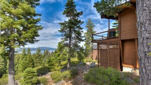 A modern cabin with a view of a forest and a lake. - Chamberland Getaway Lake Views w/ Deck! (Homewood)