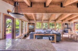 House, Multiple Beds, Patio, Mountain View (Chamberland Getaway) | Living area