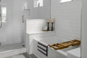 Combined shower/bathtub, hair dryer, towels, soap - Skyline Views at #The Rooftop House Nash (Nashville)