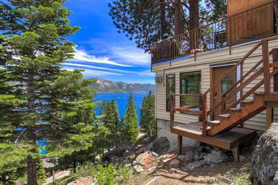 Stunning Views at Stargazer Lakefront Studio!