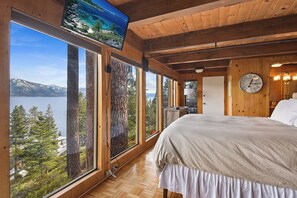 Studio Suite, 1 King Bed (Stargazer) | Individually decorated, individually furnished, free WiFi, bed sheets