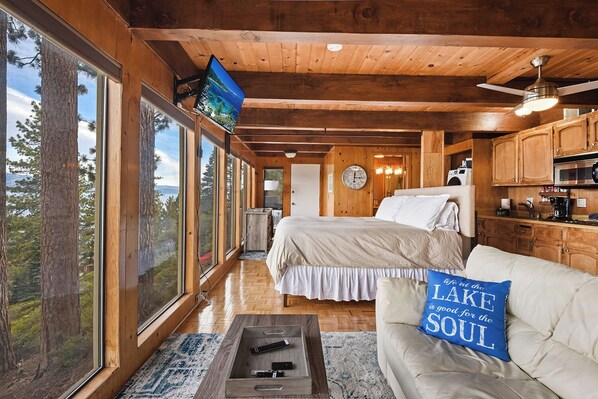 Studio Suite, 1 King Bed (Stargazer) | Individually decorated, individually furnished, free WiFi, bed sheets