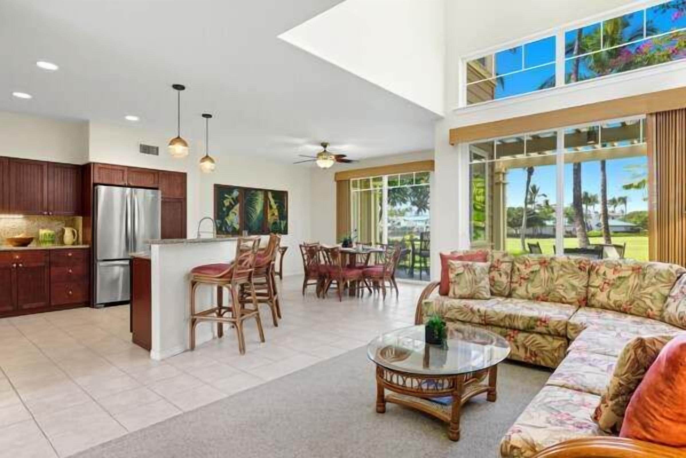 公寓客房, 多張床, 庭院, 高球場景觀 (Fairway Villas #K1) | 起居區 | 49-吋平面電視，提供數位頻道