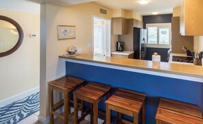 Condo, Multiple Beds (Vista Waikoloa C305) | Private kitchen