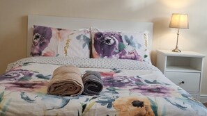1 bedroom, desk, free WiFi, bed sheets - Beautiful Clean Double Room (Harrow)