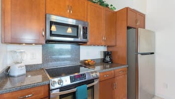 Condo, Multiple Beds, Lanai, Ocean View (Keauhou Resort #110) | Private kitchen | Fridge, microwave, oven, stovetop
