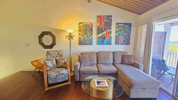 Condo, Berbilang Katil, Lanai, Ocean View (Keauhou Resort #110) | Ruang tamu | 42 inci televisyen skrin rata dengan digital
