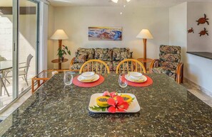 ห้องสตูดิโอสวีท, เตียงคิงไซส์ 1 เตียง และโซฟาเบด, ลานระเบียง, วิวทะเล (Kona White Sands A4) | ภายใน