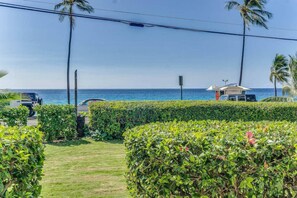 Property grounds - Kona White Sands A4 Romantic Ocean View! (Kailua-Kona)