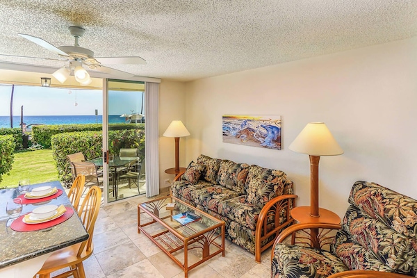 Studio Suite, 1 King Bed with Sofa bed, Patio, Ocean View (Kona White Sands A4) | Living area | 35-inch flat-screen TV with digital channels