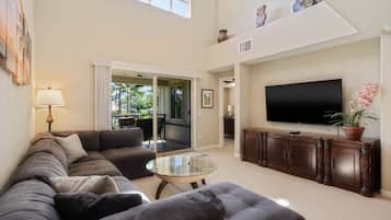 Condo, Multiple Beds, Hot Tub, Garden View | Living room | 40-inch TV with cable channels