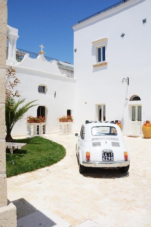 Property grounds - Rural mansion from the 1700s with swimming pool, hot tub and solarium. (Nardò)