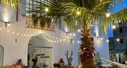 Rural mansion from the 1700s with swimming pool, hot tub and solarium.