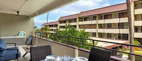 Apartment, Mehrere Betten, Balkon, eingeschränkter Meerblick (White Sands Village #120) | Speisen im Freien