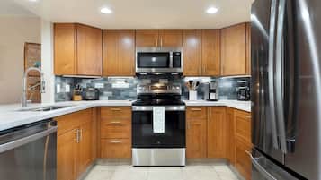 Condo, Multiple Beds, Balcony, Partial Ocean View (White Sands Village #120) | Private kitchen | Fridge, microwave, oven, stovetop