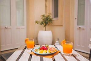 Dining - Lemòni Suite (Syracuse)