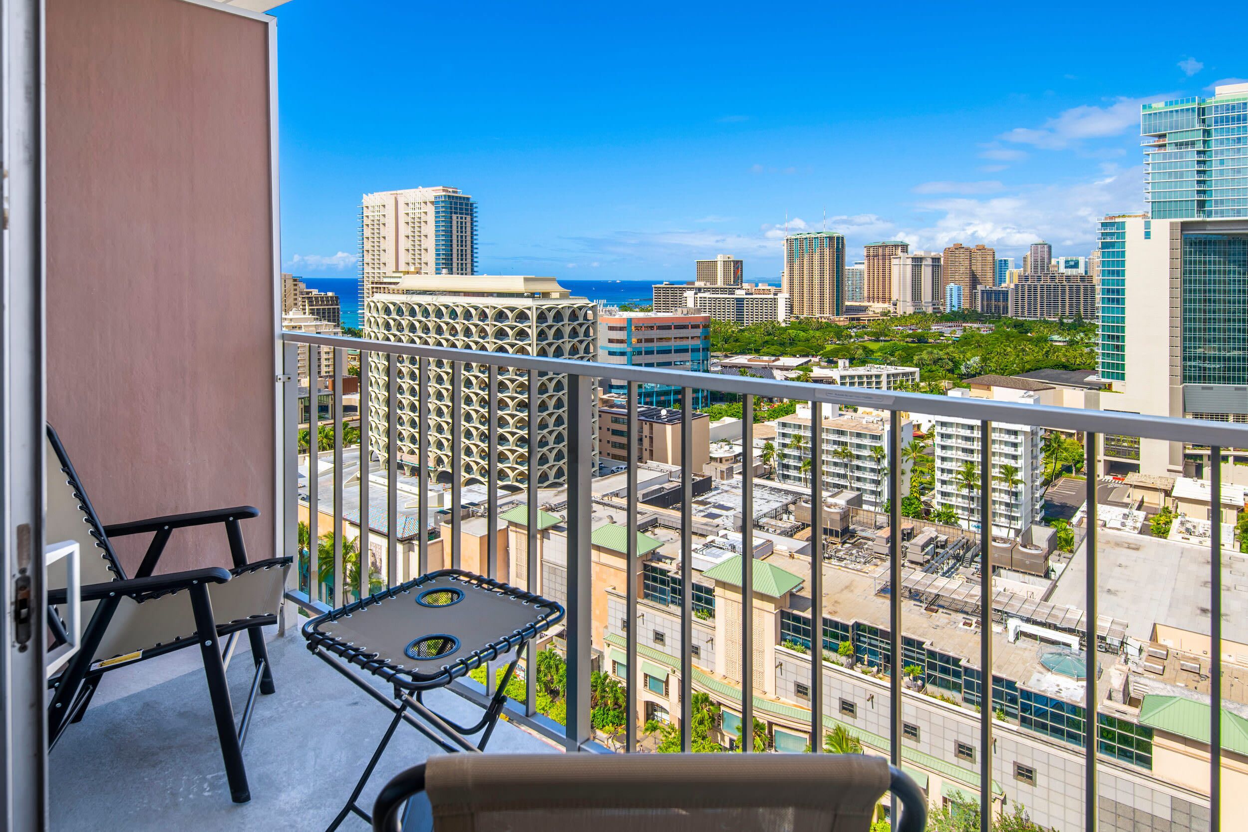 Studio Suite, 1 Queen Bed with Sofa bed, Balcony, City View (Marine Surf Waikiki 2206) | Property grounds