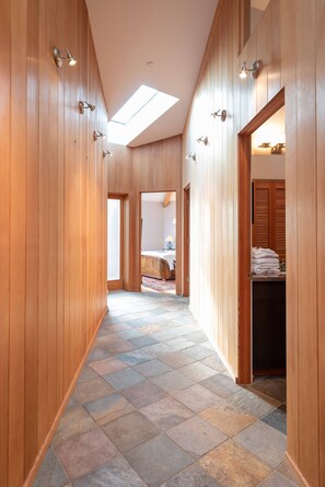 House, Multiple Beds, Hot Tub, Ocean View | Interior