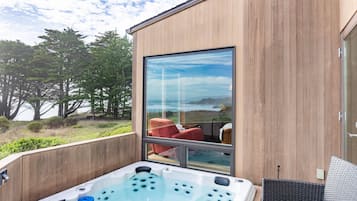 House, Multiple Beds, Hot Tub, Ocean View | Property grounds