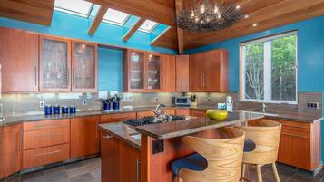 House, Multiple Beds, Hot Tub, Ocean View | Private kitchen | Fridge, microwave, oven, stovetop