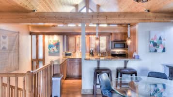 Townhome, Multiple Beds, Patio, Mountain View (Crystal Shores Villa) | Dining