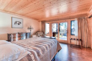 Maison en rangée, Plusieurs lits, patio, vue sur la montagne (Crystal Shores Villa) | 2 chambres, décor unique, ameublement unique, bureau
