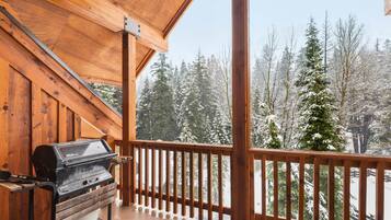 House, Multiple Beds (Alpine Oasis Cert # 14947) | Balcony