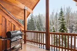 Nhà, nhiều giường (Alpine Oasis Cert # 14947) | Ban công