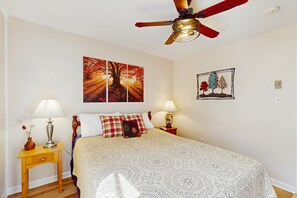 2 bedrooms, iron/ironing board, Internet, bed sheets