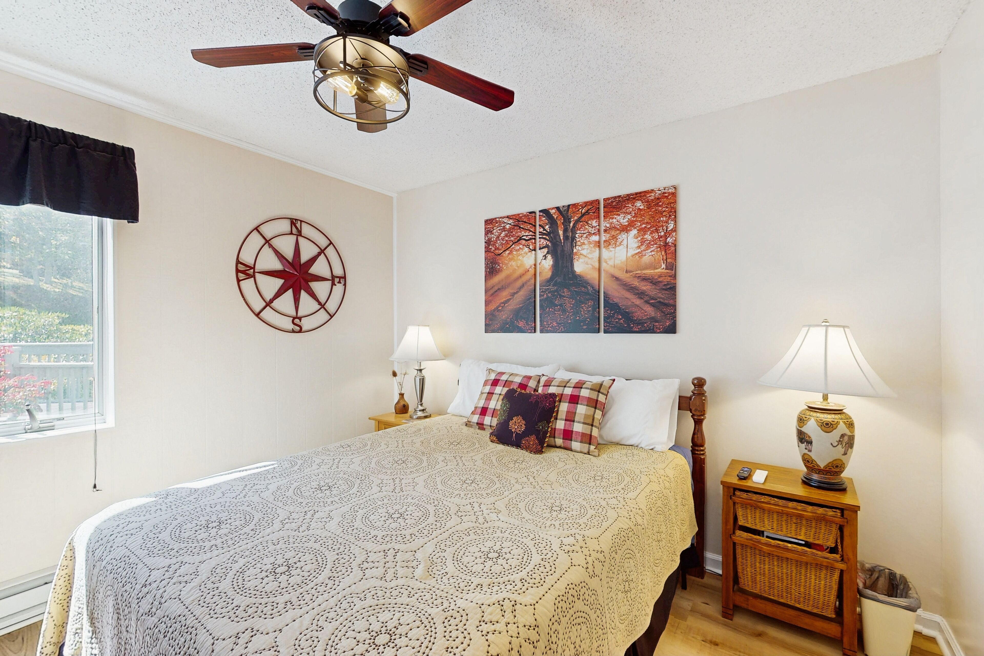 2 bedrooms, iron/ironing board, internet, bed sheets