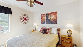 2 bedrooms, iron/ironing board, internet, bed sheets