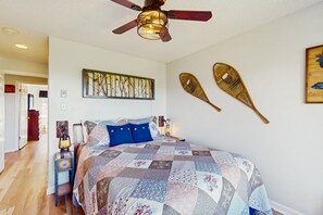 2 bedrooms, iron/ironing board, internet, bed sheets