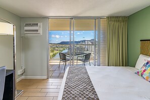 Bureau, fer et planche à repasser, Wi-Fi gratuit, draps fournis